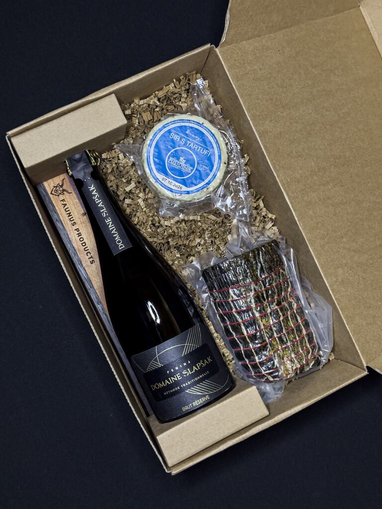 Premium paket s sirom s tartufi v škatli